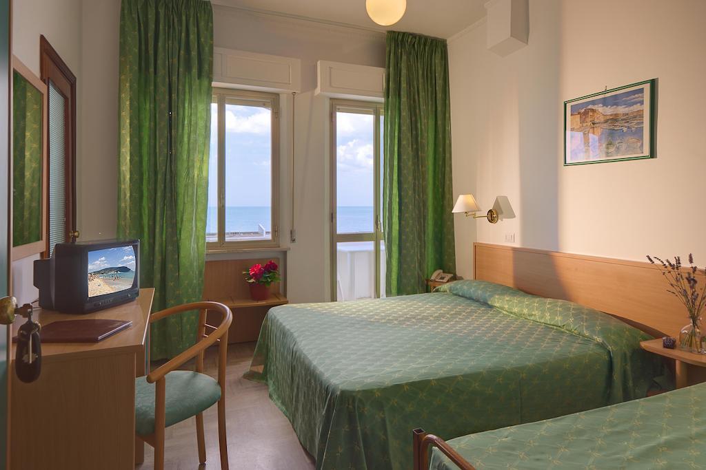 Baby Gigli Hotell Numana Rum bild