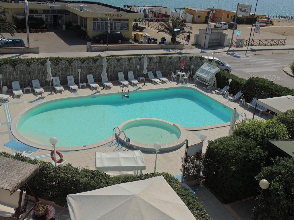 Baby Gigli Hotell Numana Exteriör bild