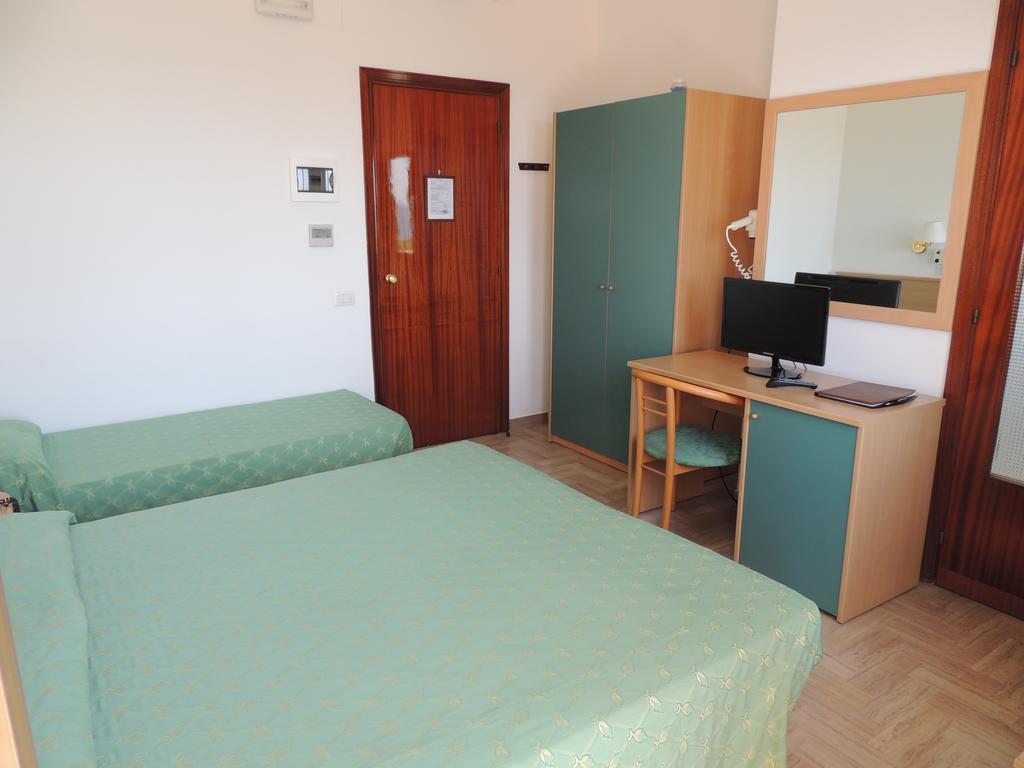 Baby Gigli Hotell Numana Rum bild